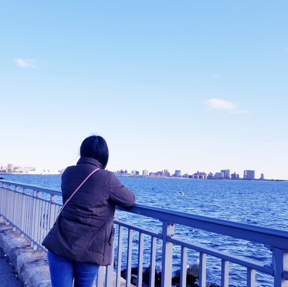 Meet your Posher, Moni - Picture 2 of 2